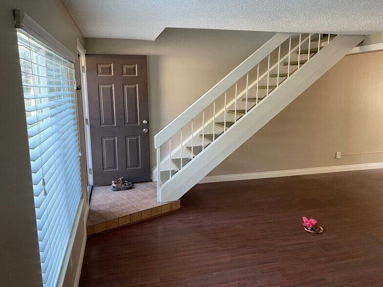 Building Photo - 1445 1st St