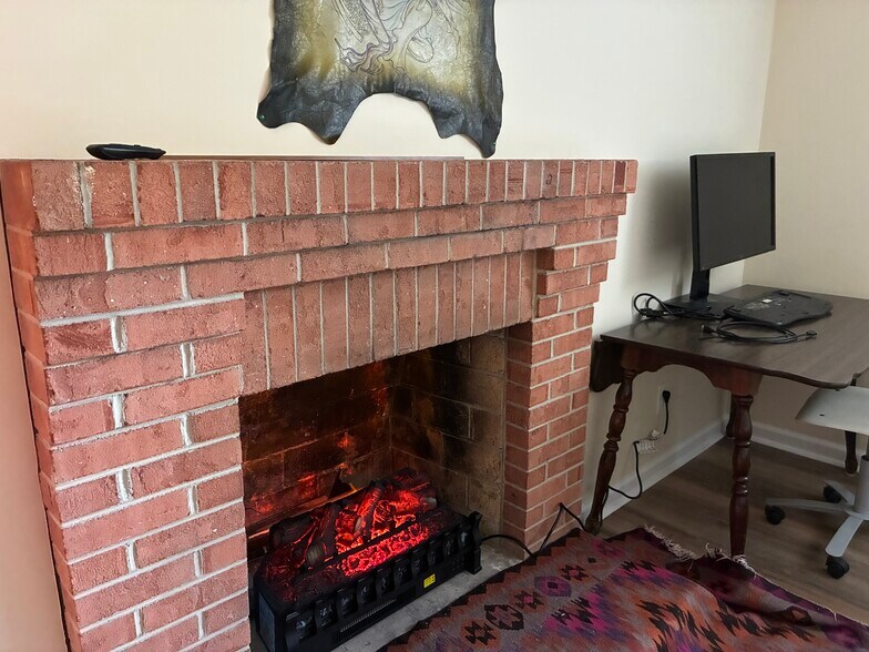 Building Photo - 1006 Willard Dr