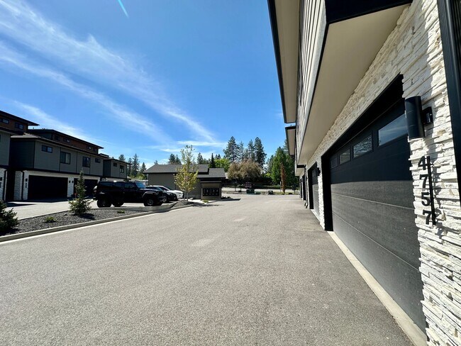 Building Photo - 4757 Kona Dr