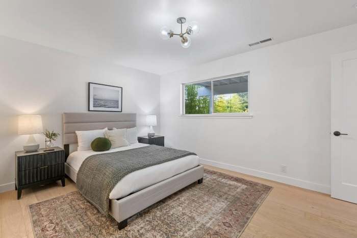 Building Photo - 148 Exbourne Ave