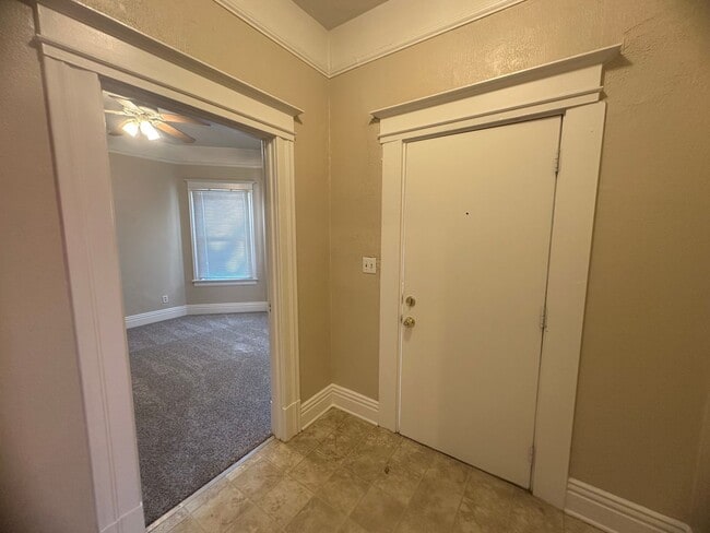 Building Photo - Updated 2 Bedroom with Office and Yard in the Heart of Midtown