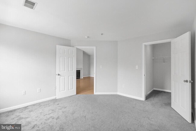Building Photo - 511 Constellation Square SE