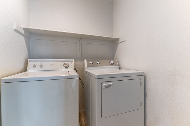 Building Photo - Must See Home in Gated Community!