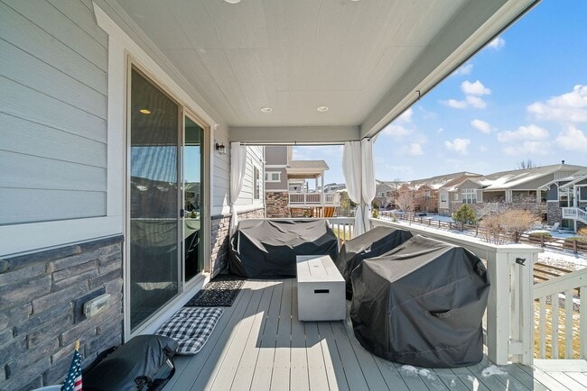 Building Photo - Spacious 4BD, 4BA Home in Southshore Commu...