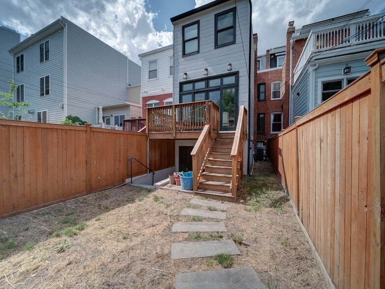 Building Photo - 1022 Park Rd NW