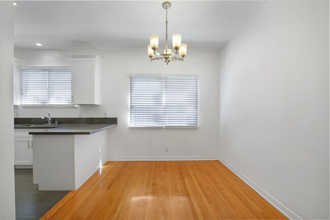Dining - 1240 S La Jolla Ave