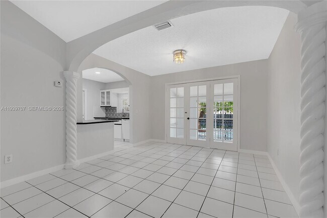 Building Photo - 2327 SW 22nd Terrace