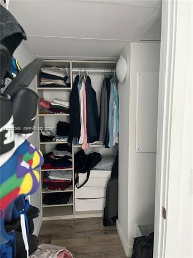 Building Photo - 650 NE 32nd St