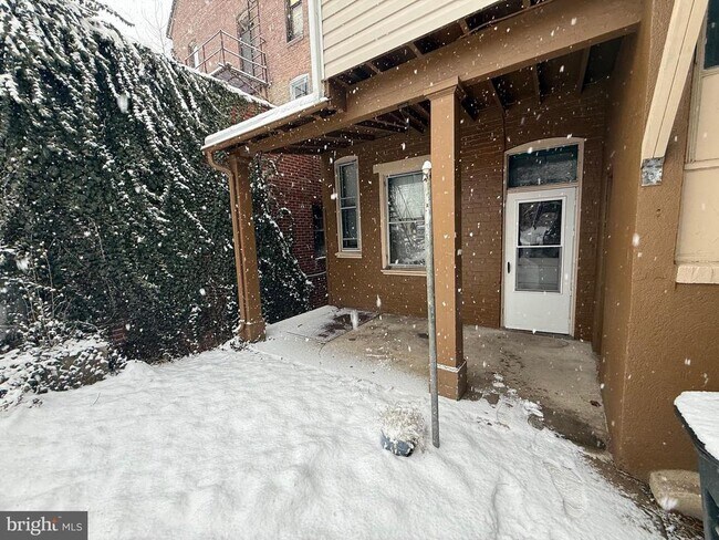 Building Photo - 10 E Main St