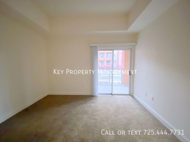 Building Photo - 2 BEDROOM CONDO AT PARK AVENUE OFF THE LAS...