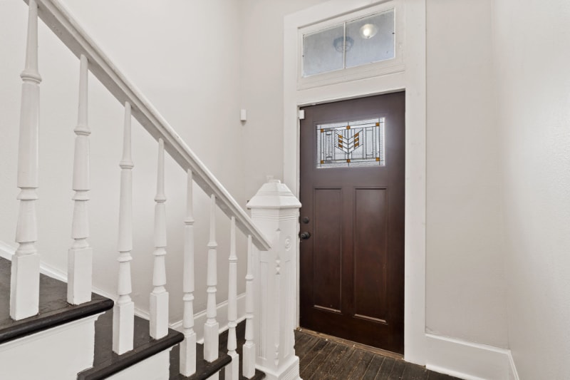 Building Photo - 620 N Flores St