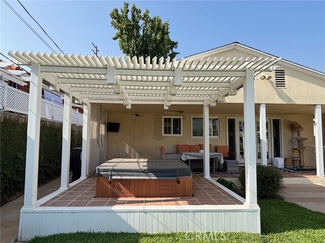 Building Photo - 2758 Paloma St