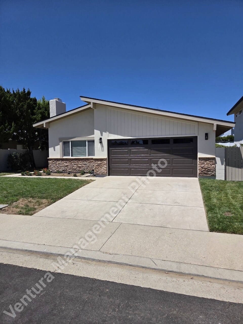 Building Photo - 5665 Meadow Vista Way