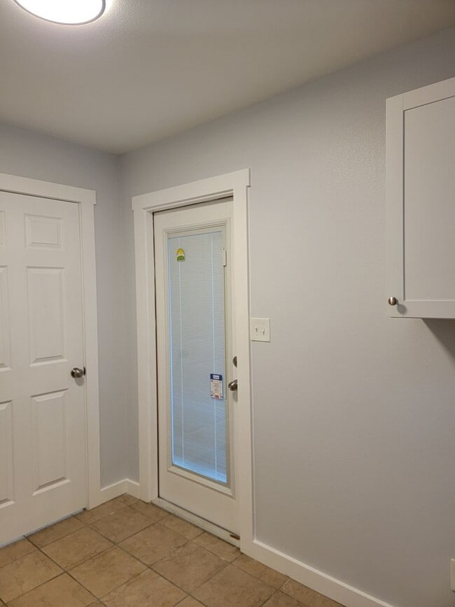 Building Photo - Three bedroom duplex!