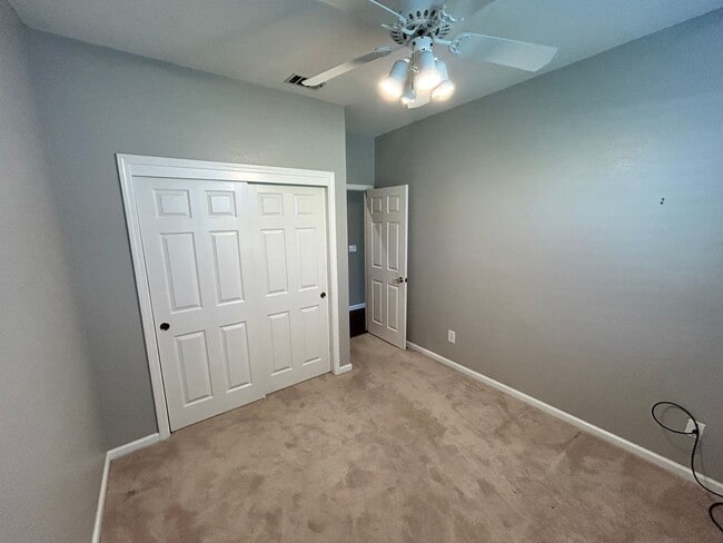 Building Photo - Beautiful Brookside Home 3 Bedroom/2 Bath