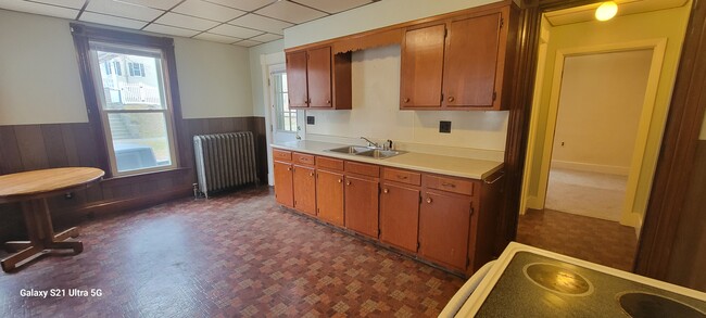 Nice Large Kitchen - 47 Pine St