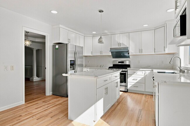 Building Photo - 22 10th Pl S