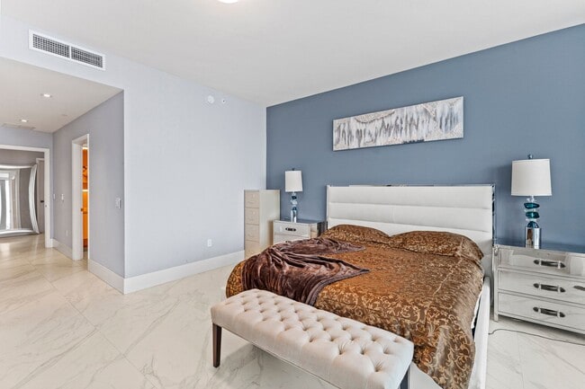 Building Photo - Luxury Beachfront Living at Its Finest – Fully Furnished Condo in Prime Fort Lauderdale Location!