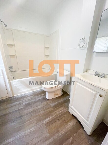 Building Photo - 276 Moore St