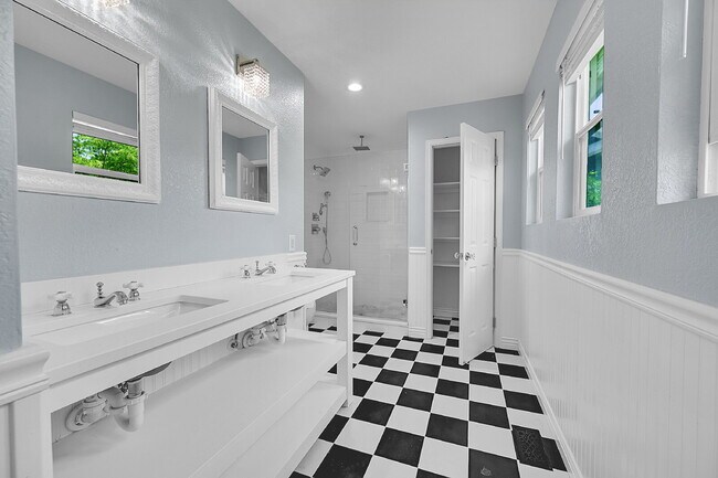 Building Photo - $3,000.00 - 3 Beds, 2.5 Baths Single Famil...