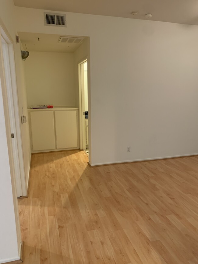Building Photo - 500 S Berendo St