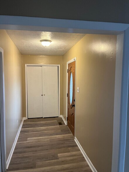 Building Photo - 1722 Shiloh Dr