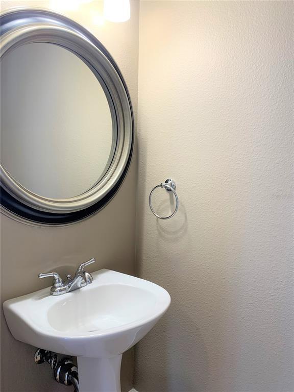 Building Photo - 601 Casabella Cir