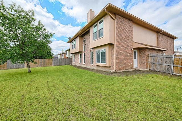 Building Photo - 6703 Meadowcrest Dr