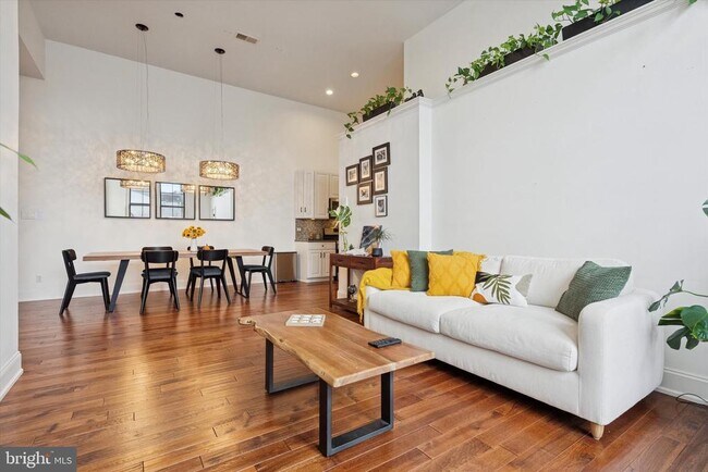 Building Photo - 246 Fitzwater St