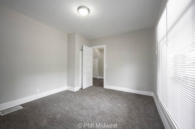 Building Photo - "Charming 3-Bedroom Duplex Haven on W 29th St – Spacious 1031 Sq Ft Gem in Indianapolis!"