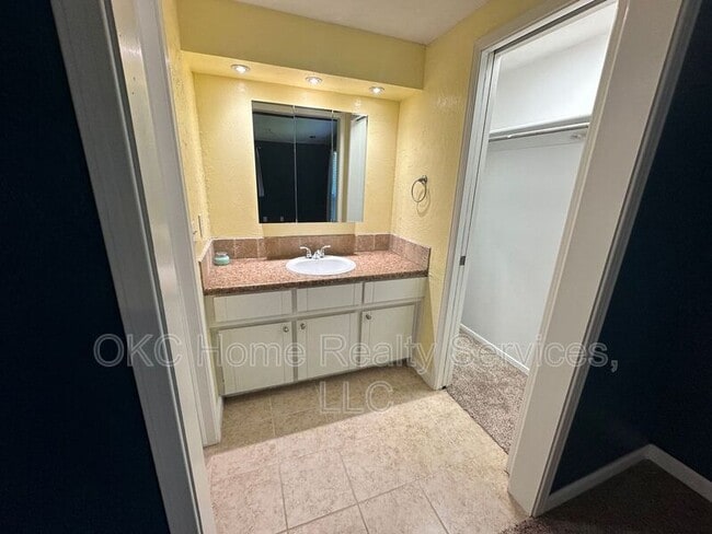 Building Photo - 11004 NW 115th St