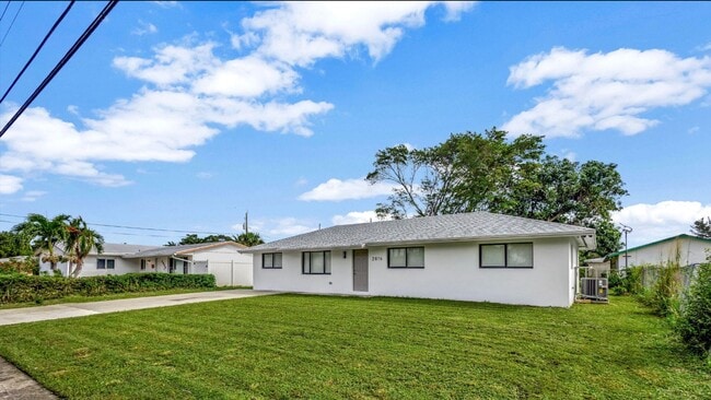 Building Photo - Gorgeous Brand-New Rebuilt 4-Bedroom Home | No HOA | Pet Friendly