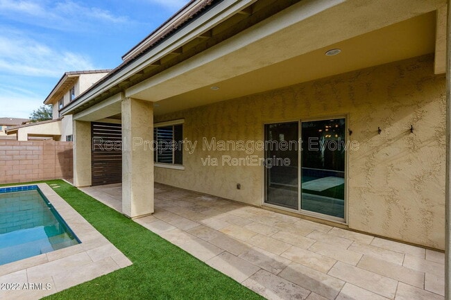 Building Photo - 1544 E Hummingbird Way