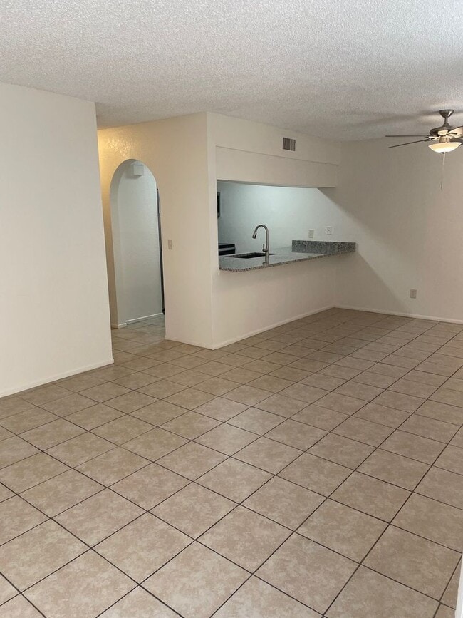 Building Photo - 2 Bedroom 1 Bath COMPLETELY REMODELED!