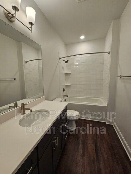 Building Photo - 607 Pompano Dr