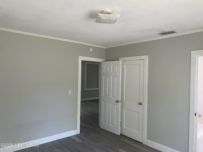Building Photo - 2854 Wickwire St