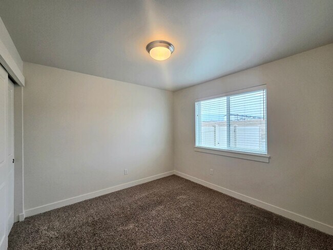 Building Photo - Newer Rambler in Mary Hill Estates!