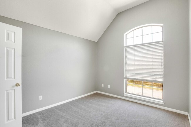Building Photo - 910 Champions Point Dr