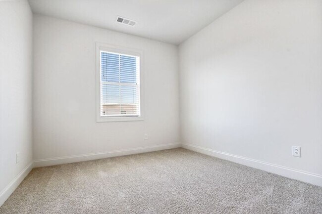 Building Photo - READY!!! 3 bedroom Townhome at South Lawn - Lawrenceville