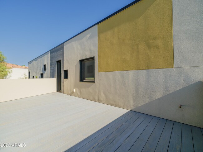 Building Photo - 1740 E Ocotillo Rd