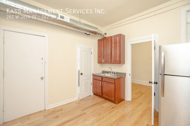 Building Photo - 262 W 26th St