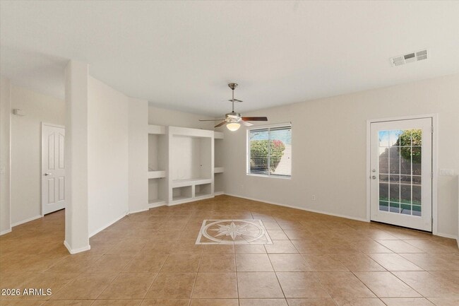 Building Photo - 8938 W Grovers Ave