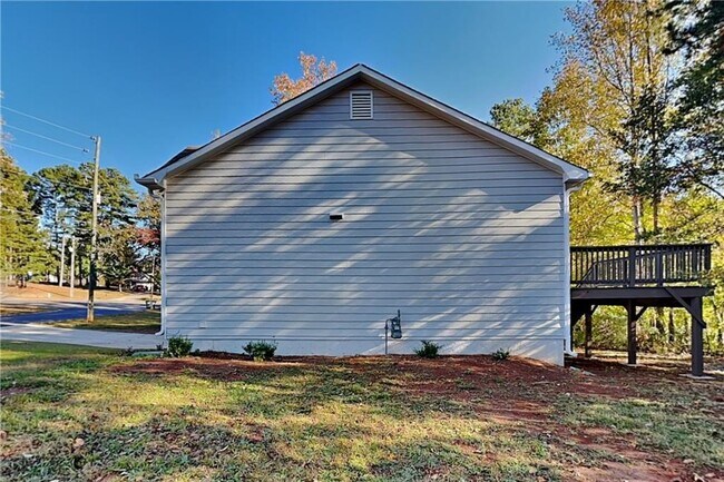 Building Photo - 260 King William Dr