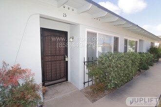 Building Photo - 2 Bedroom 1.5 Bath Home in 55+ Community