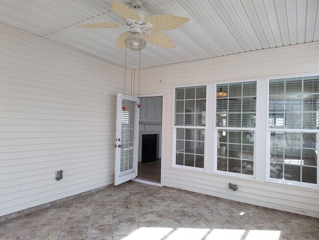 Building Photo - 55 + Senior Community Ranch Style Home  Located in the Exclusive Resort-Style Community of Sun Ci...