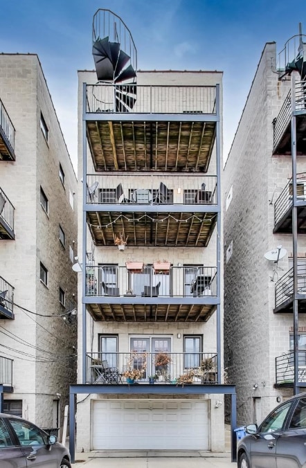 Building Photo - 2627 W Belmont Ave