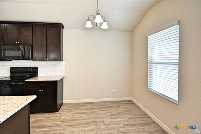 Building Photo - 528 Willow Valley St
