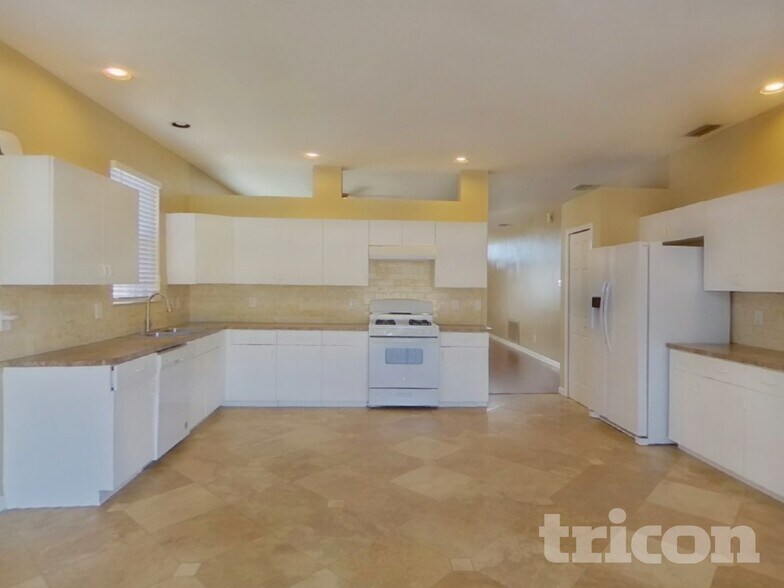 Building Photo - 9723 Riverchase Dr