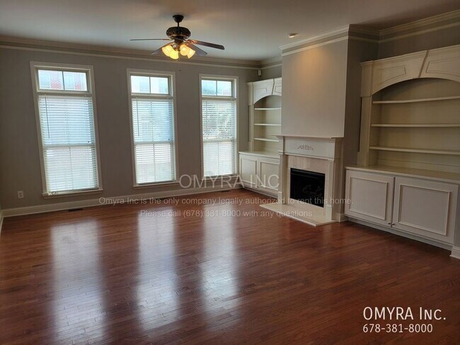 Building Photo - Luxurious 3 Bedroom Townhouse in Atlanta!