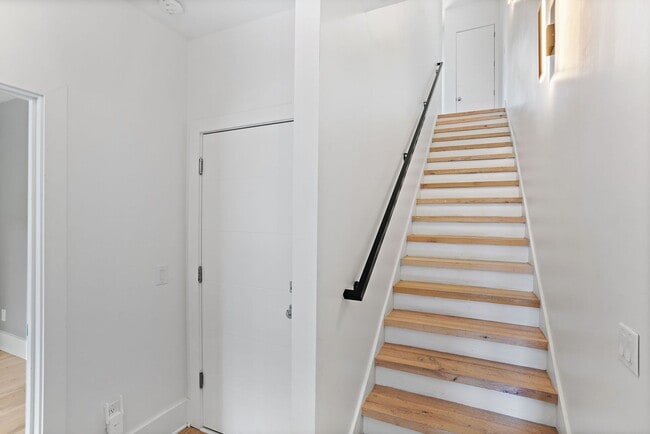 Building Photo - 1242 2nd Ave S